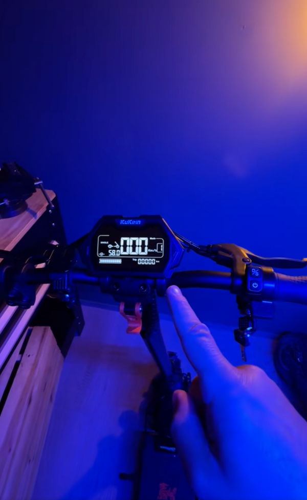 Jak włączyć tempomat